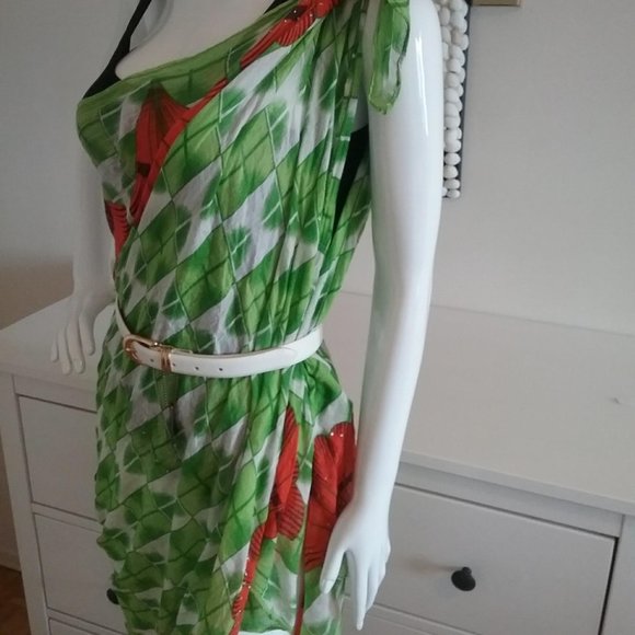 Green and White Beach Wrap - Picture 6 of 10